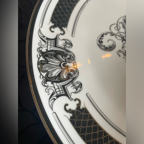 GRACE TEAWARE NWOT Crowned Skull Gothic Design  Fine Porcelain Cake Pedestal - Picture 8 of 11